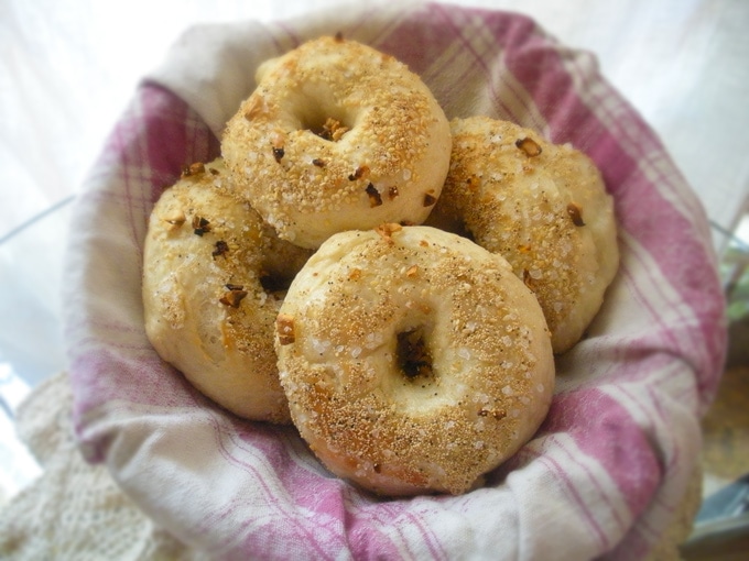 Everything Bagels: New York City Style | Becky Keeps House - This recipe uses easy-to-find ingredients for the best copy of genuine, New York City Everything Bagels. Authentic taste with a much shorter wait time!