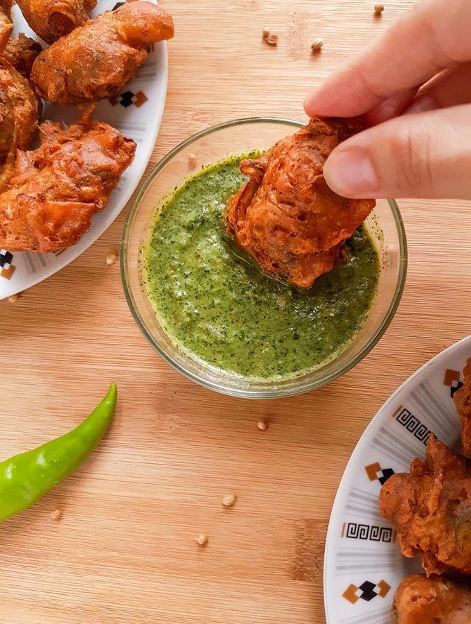 Pakistani Pakora (Potato Fritters, Pakistani Style) | Becky Keeps House This Pakistani pakora recipe makes crunchy, spicy, buttery delicious pakoras (potato fritters). The best you've ever eaten, guaranteed!